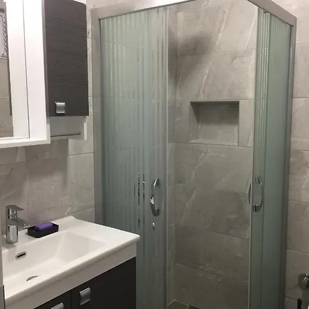 Apartmán Bodrum-turgutreis Merkezde Plaja 50 Metre Uzaklikta 1 Ve 2 Numarali Daireler