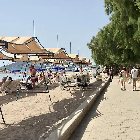 Bodrum-turgutreis Merkezde Plaja 50 Metre Uzaklikta 1 Ve 2 Numarali Daireler Apartmán