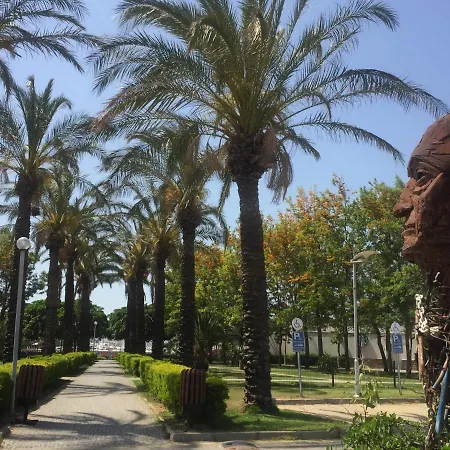 Apartmán Bodrum-turgutreis Merkezde Plaja 50 Metre Uzaklikta 1 Ve 2 Numarali Daireler *