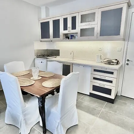 Bodrum-turgutreis Merkezde Plaja 50 Metre Uzaklikta 1 Ve 2 Numarali Daireler Apartmán Bodrum