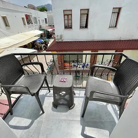 Apartmán Bodrum-turgutreis Merkezde Plaja 50 Metre Uzaklikta 1 Ve 2 Numarali Daireler