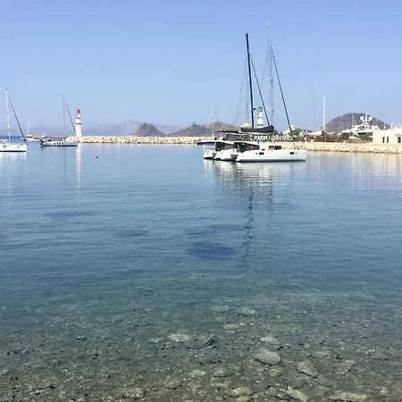 Bodrum-turgutreis Merkezde Plaja 50 Metre Uzaklikta 1 Ve 2 Numarali Daireler Апартаменты Бодрум