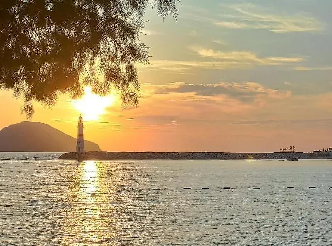Bodrum-turgutreis Merkezde Plaja 50 Metre Uzaklikta 1 Ve 2 Numarali Daireler Апартаменты *