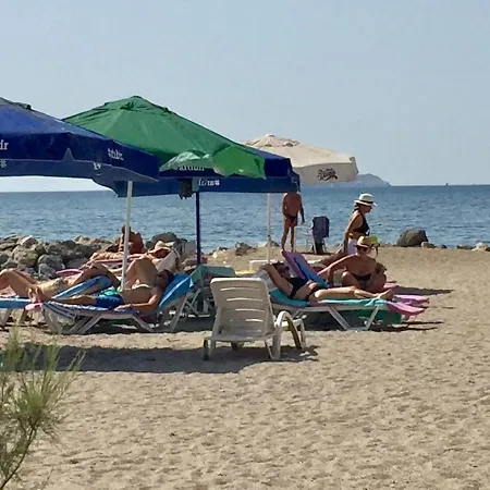 شقة Bodrum-turgutreis Merkezde Plaja 50 Metre Uzaklikta 1 Ve 2 Numarali Daireler بودروم