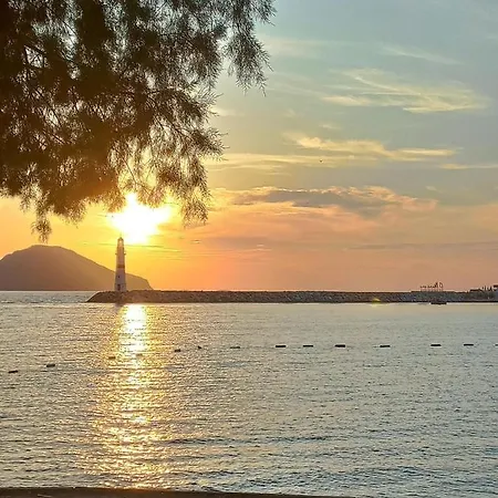 Bodrum-turgutreis Merkezde Plaja 50 Metre Uzaklikta 1 Ve 2 Numarali Daireler Апартаменты *