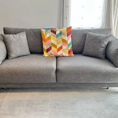 Bodrum-turgutreis Merkezde Plaja 50 Metre Uzaklikta 1 Ve 2 Numarali Daireler * بودروم