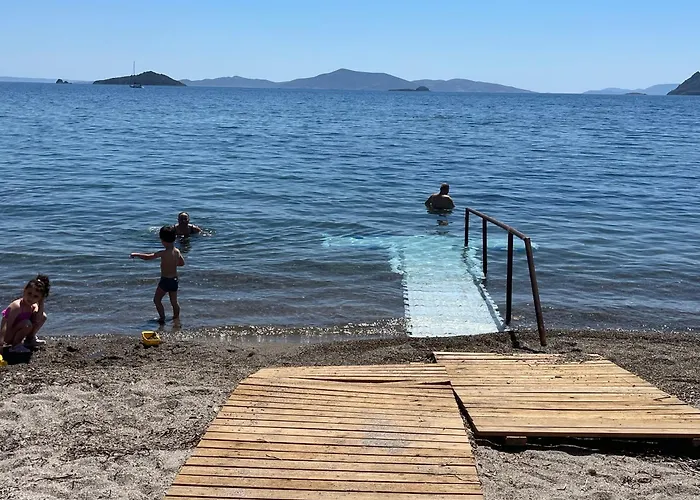 Bodrum-turgutreis Merkezde Plaja 50 Metre Uzaklikta 1 Ve 2 Numarali Daireler